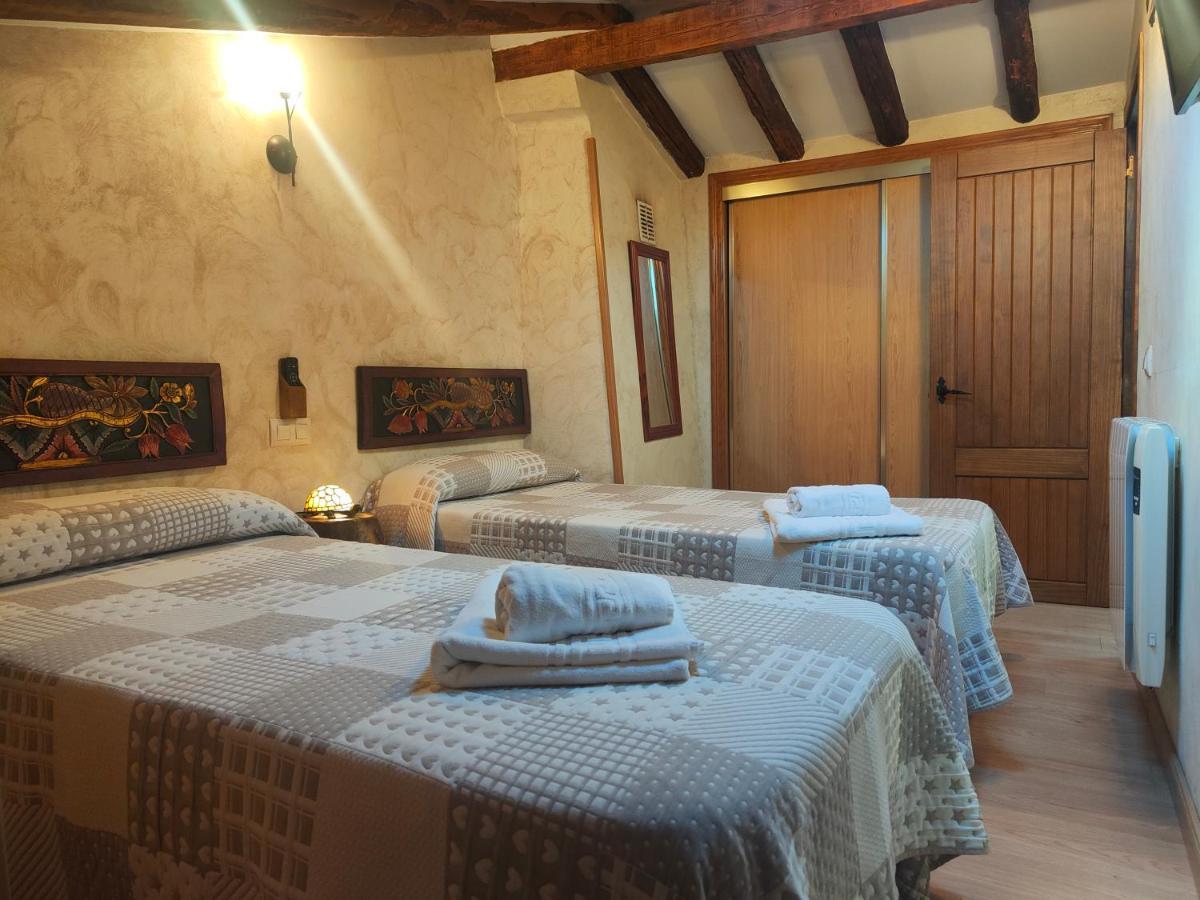 Casa Vieja Tabanera A 8 Min De Segoia Guest House Tabanera del Monte Ngoại thất bức ảnh